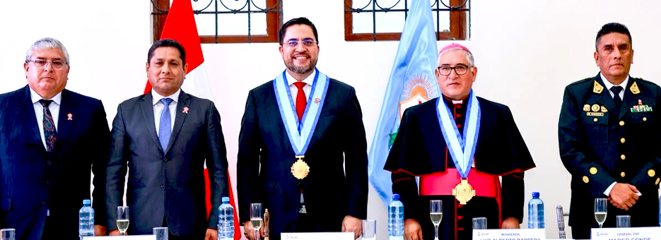 Mons. Luis Alberto Barrera recibe Medalla de Honor de la Provincia Constitucional del Callao