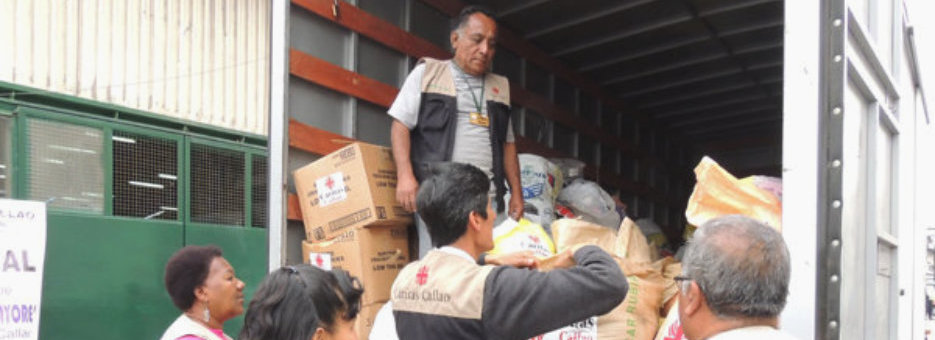 Cáritas Callao continúa ayudando a los damnificados del incendio en Carmen de la Legua
