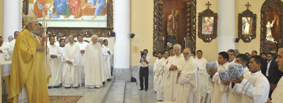 Obispo chalaco celebró Misa Crismal y Cena del Señor