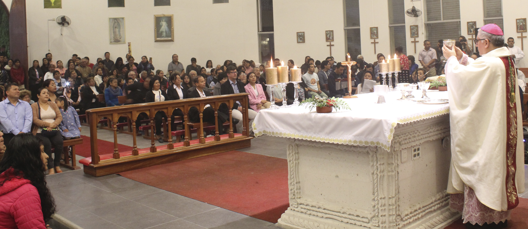 Obispo del Callao presidió ceremonia de consagración del altar y templo de la parroquia Santa Ana