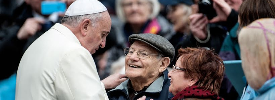 Papa Francisco: Una sociedad que descarta ancianos porta el virus de la muerte