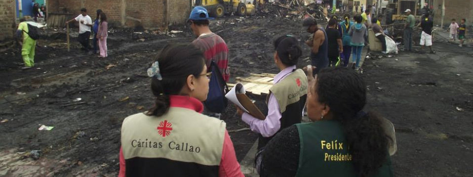 Cáritas del Callao acudió a ver situación de damnificados de incendio en Puerto Nuevo