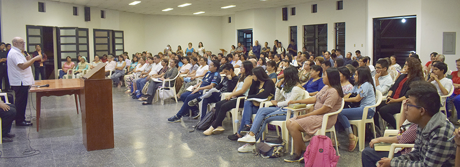 Obispo del Callao visitó Escuela de Catequistas