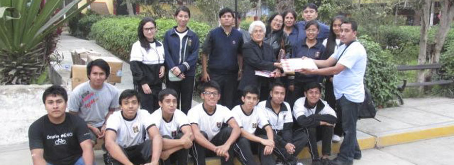 Escolares de colegio chalaco llevaron donaciones víctimas de huaicos en Chosica
