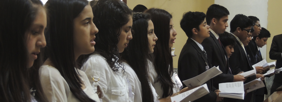 Obispo del Callao confirmó jóvenes de Capilla Santa María de la Reconciliación