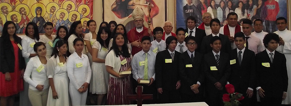 Obispo del Callao confirmó a jóvenes de la Basílica del Carmen de la Legua