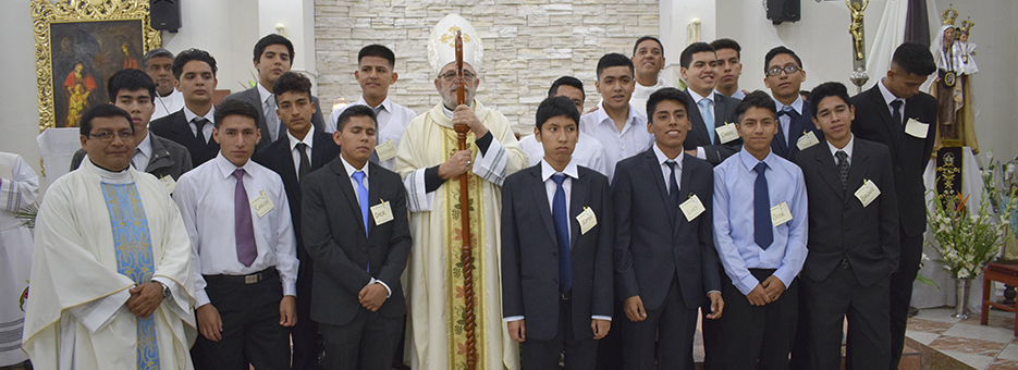Sacramento de Confirmación en la P. San Juan Macías