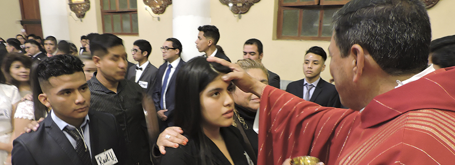 Jóvenes de la Catedral Matriz  y San Pedro Pescador recibieron sacramento de la Confirmaron
