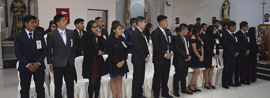 Vicario General Confirma 49 jóvenes de la P. “San Agustín”