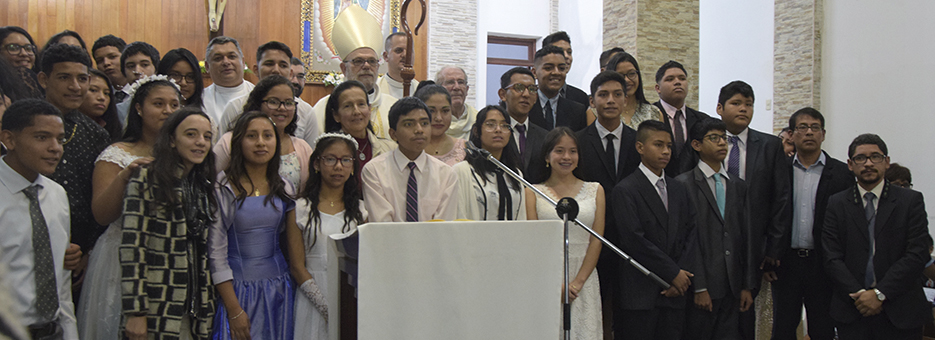 Obispo del Callao confirmó a jóvenes de parroquias diocesanas  