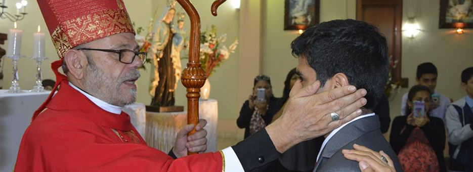 Obispo del Callao confirmó a jóvenes de la P. “Resurrección de Cristo”