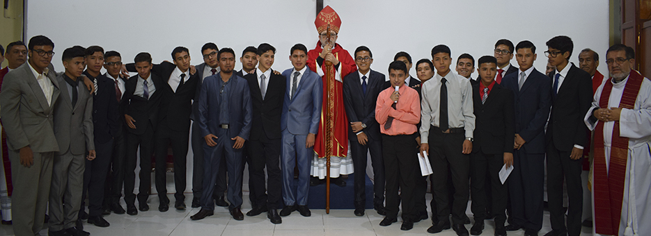 47 jóvenes de la P. “San Martín y San Lorenzo” reciben la Confirmación