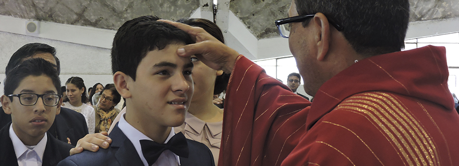 Jóvenes de Ventanilla reciben sacramento de la Confirmación