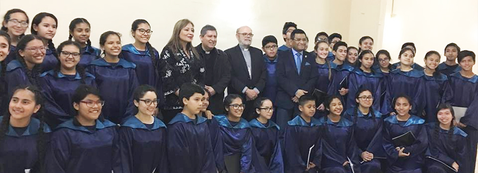 Coro Nacional de Niños visitó Catedral Chalaca