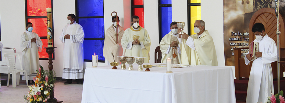 Presbíteros chalacos renuevan promesas sacerdotales en Misa Crismal