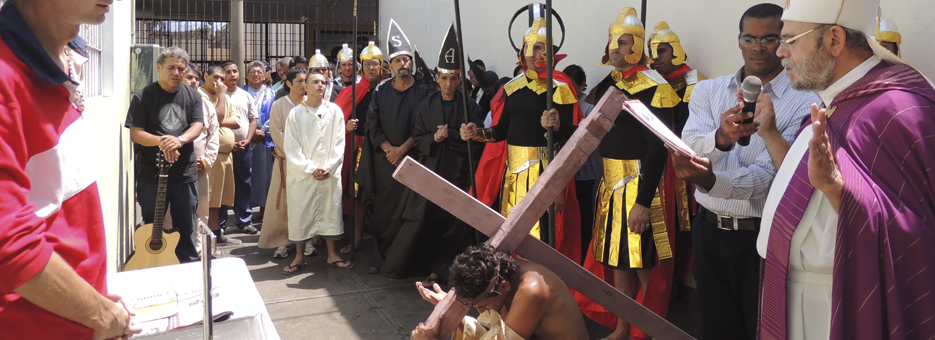 Internos del Penal Sarita Colonia escenificaron el Vía Crucis