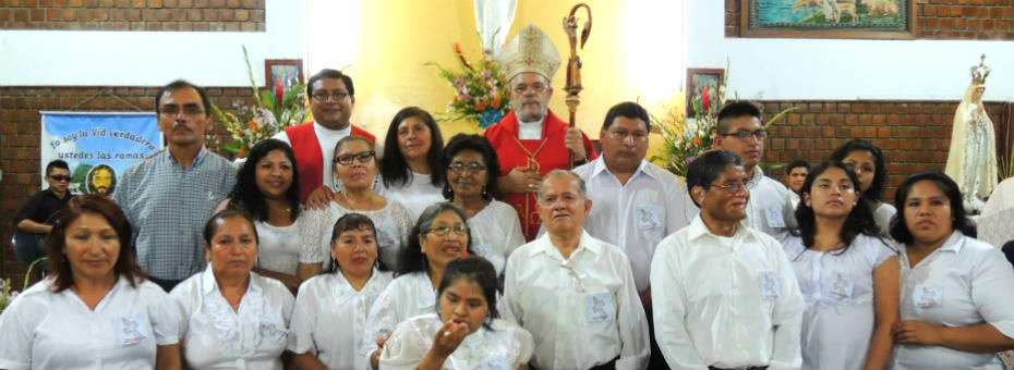 Adultos y jóvenes reciben sacramento de Confirmación