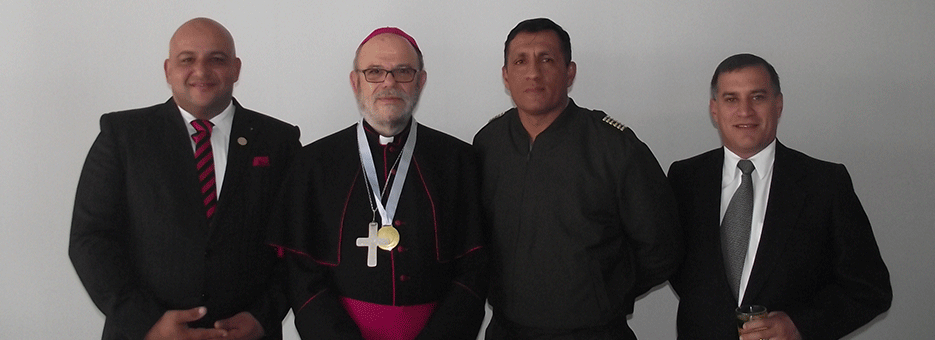 Obispo del Callao recibe importante condecoración del Ejército del Perú
