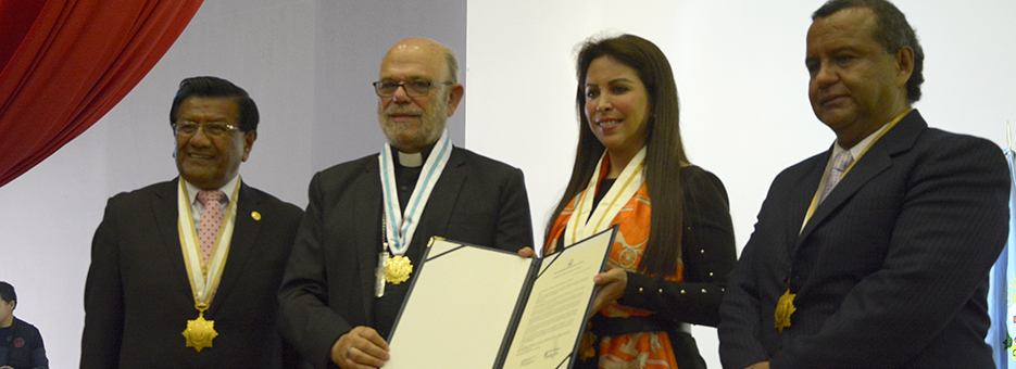 Obispo del Callao recibe Medalla de la Ciudad de La Perla
