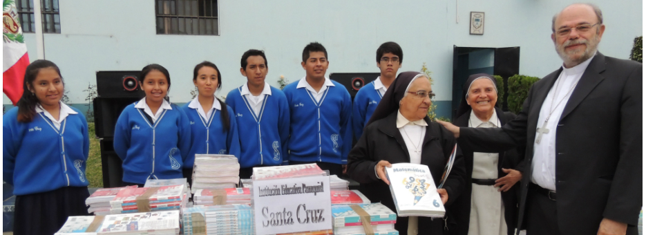 Obispo del Callao hizo entrega de libros a colegios parroquiales