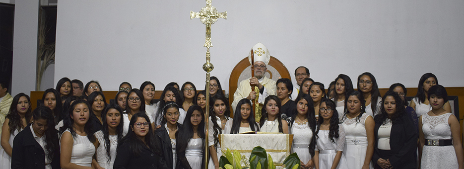 Jóvenes de Parroquia “Familia de Nazareth” reciben Sacramento de la Confirmación