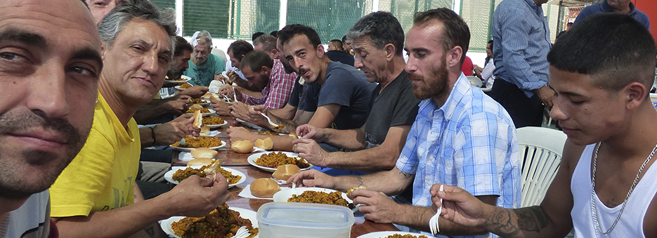 Internos españoles del Penal Sarita Colonia comparten almuerzo de confraternidad con Obispo del Callao
