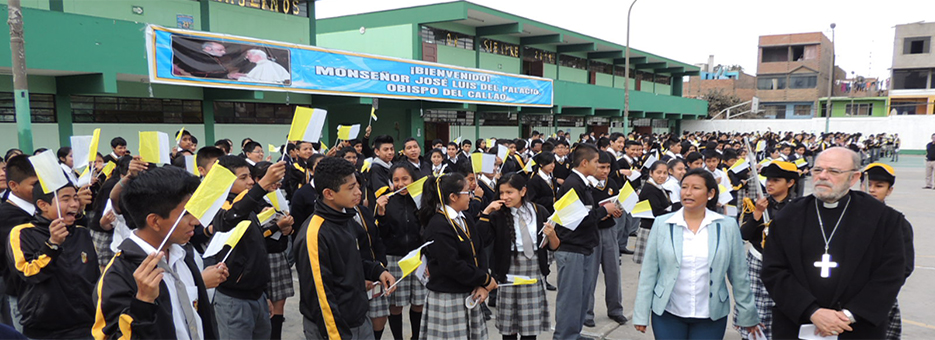 Obispo del Callao visitó tradicional Colegio “Raúl Porras Barrenechea”