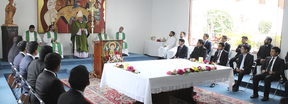 Obispo del Callao visita Seminario Diocesano Misionero 