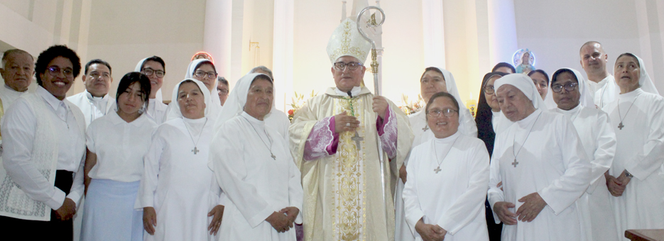 Mons. Luis Alberto Barrera presidió Misa por los 99 años de las Reparadoras del Sagrado Corazón en La Punta