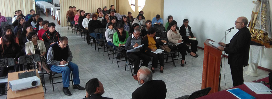 Secretarias y secretarios de las parroquias chalacas se reúnen con Obispo del Callao