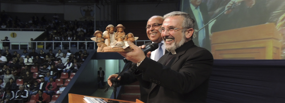 Arzobispos de Piura y Arequipa se hicieron presentes en el segundo día del Congreso de la Familia