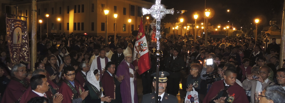 Fieles del Callao participaron en Vía Crucis