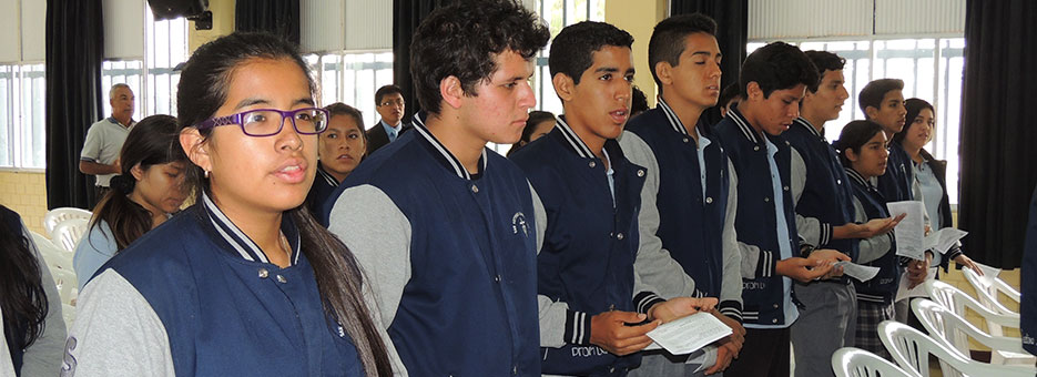 Obispo del Callao preside Eucaristía en el Colegio San Antonio Marianistas