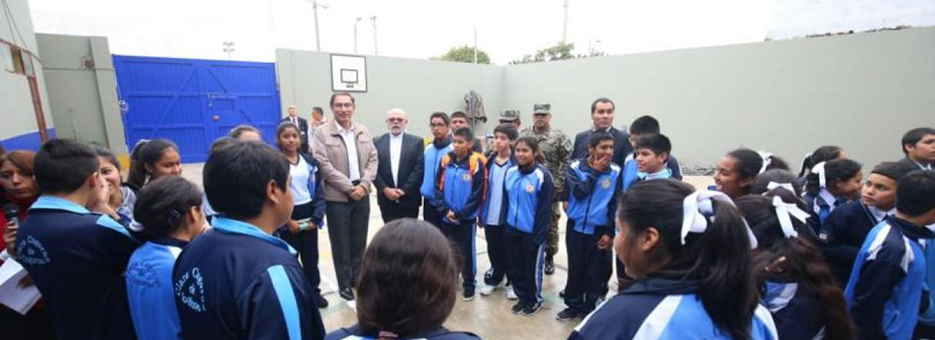 Presidente Martín Vizcarra visitó colegio parroquial del Callao